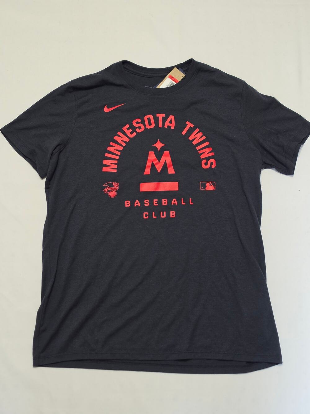 Nike Minnesota Twins Women’s Large Black “Baseball Club” Tee – NWT